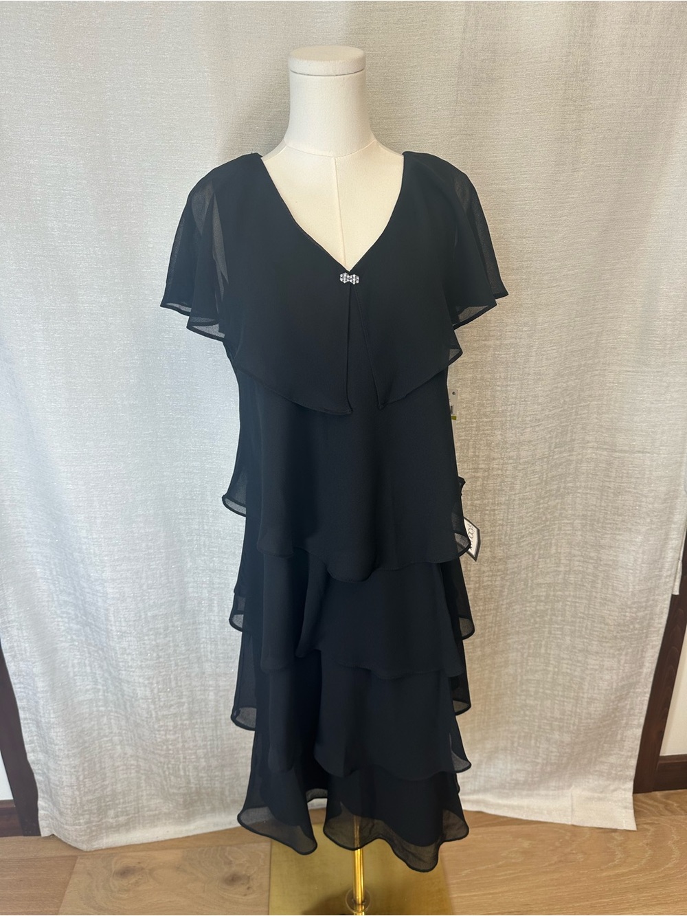 SLNY NWT Black Tiered Chiffon Flutter Sleeve Cocktail Dress